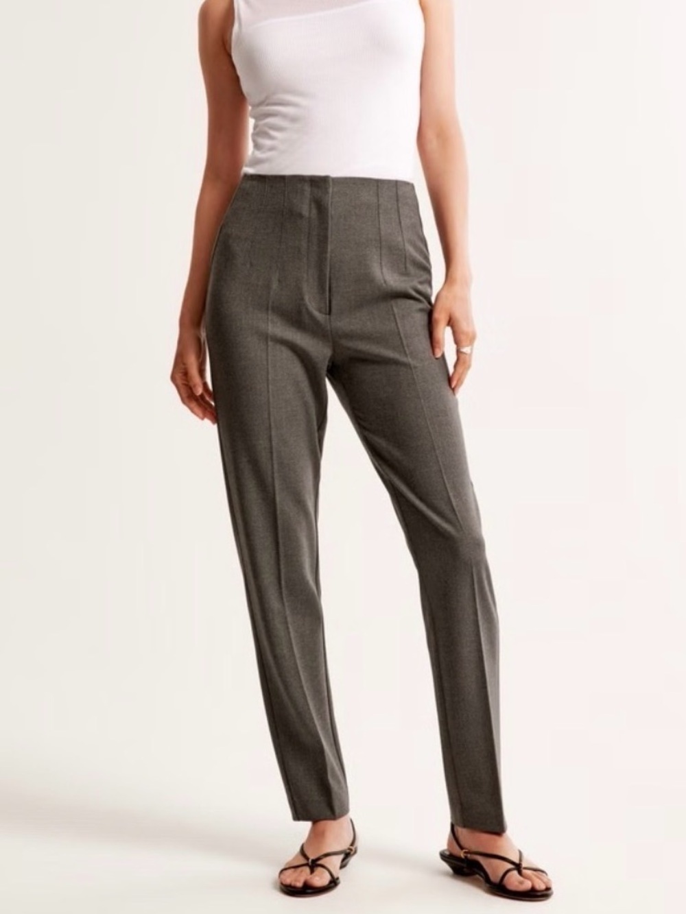 Abercrombie High-Rise Slim Straight Tailored Pants in Charcoal Gray - size 32